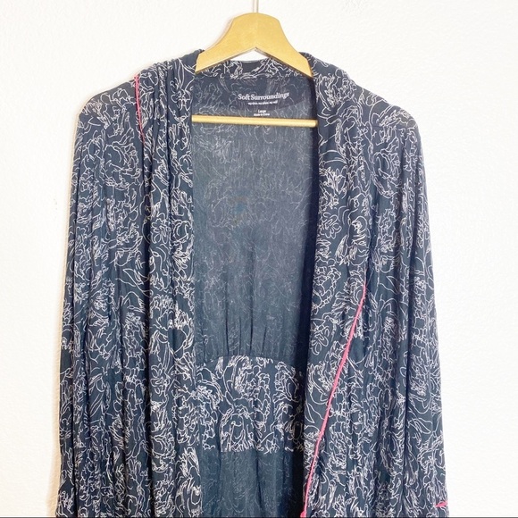Soft Surroundings- Midnight Garden Peony Robe- L - Picture 5 of 7
